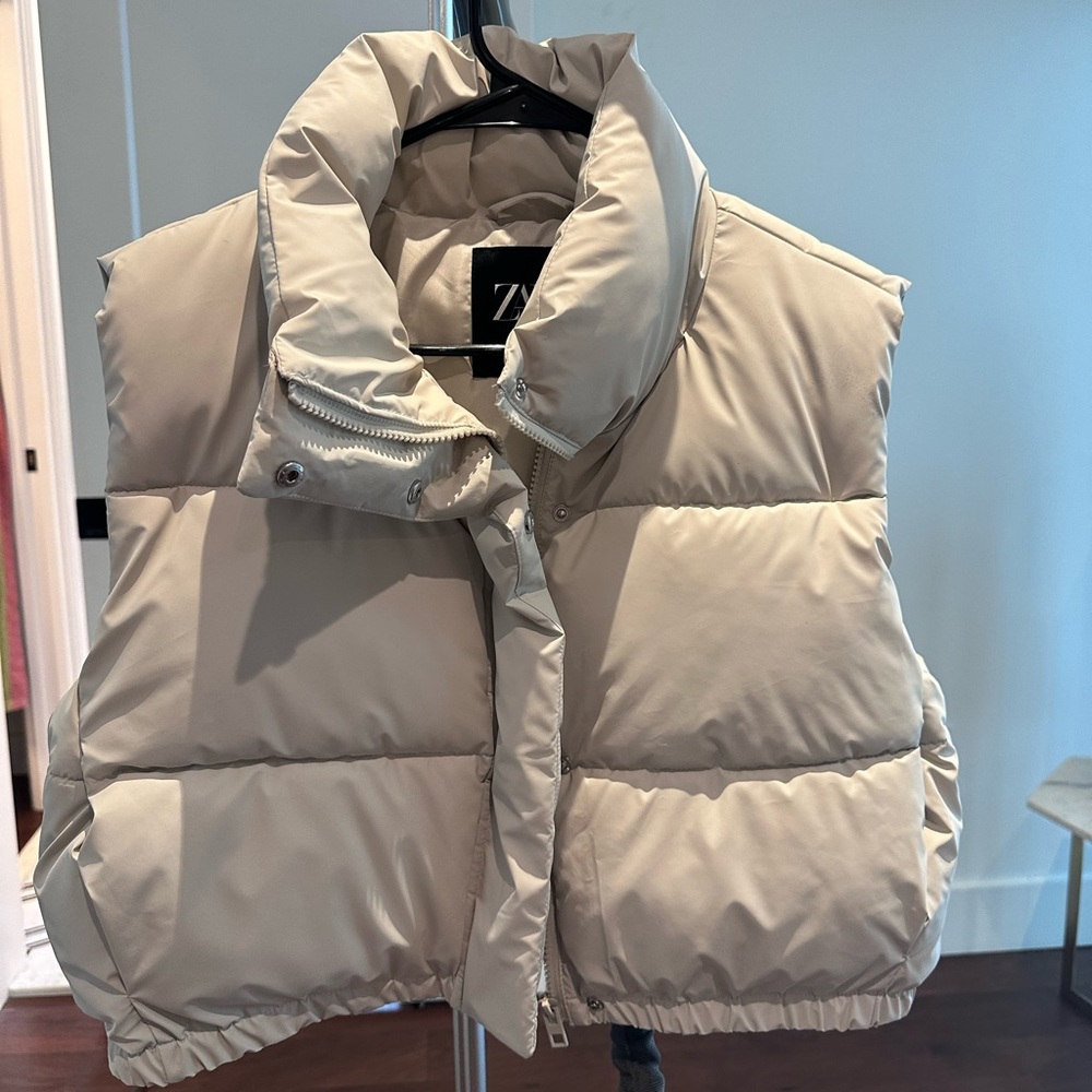 Zara cropped puffer vest in Large